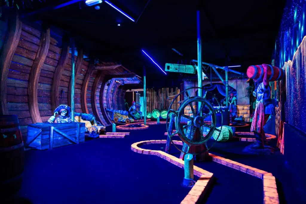 Glow in the dark minigolf baan